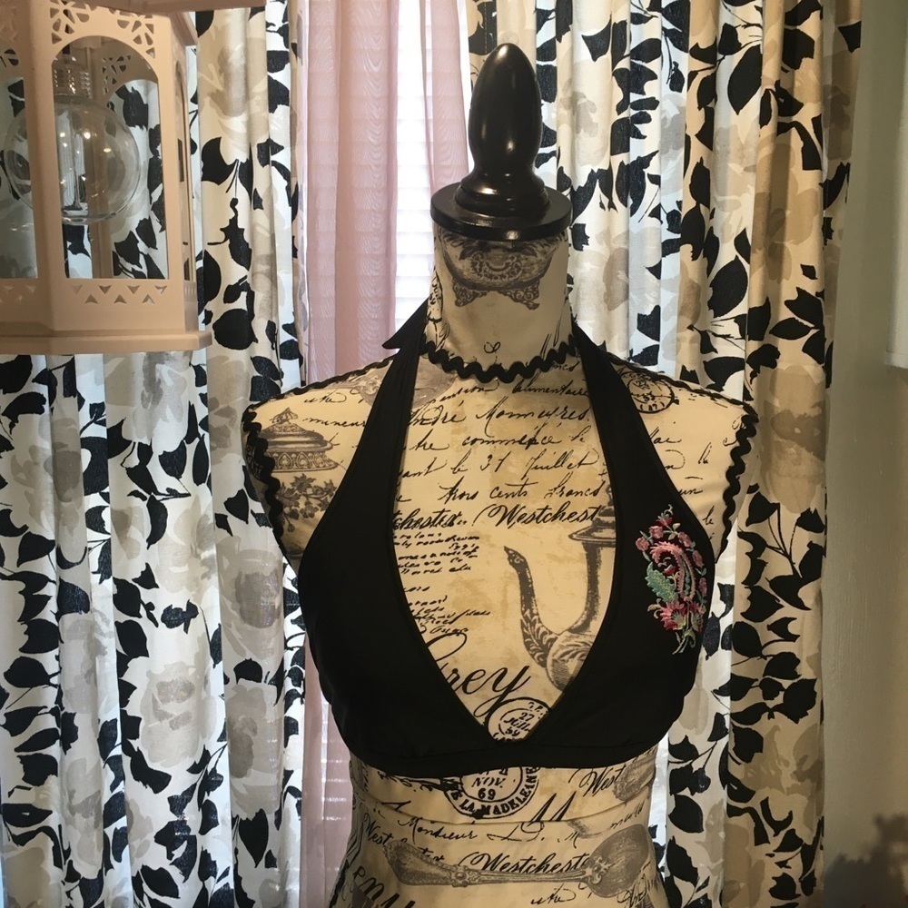 Xhilaration black bikini top - Picture 1 of 7
